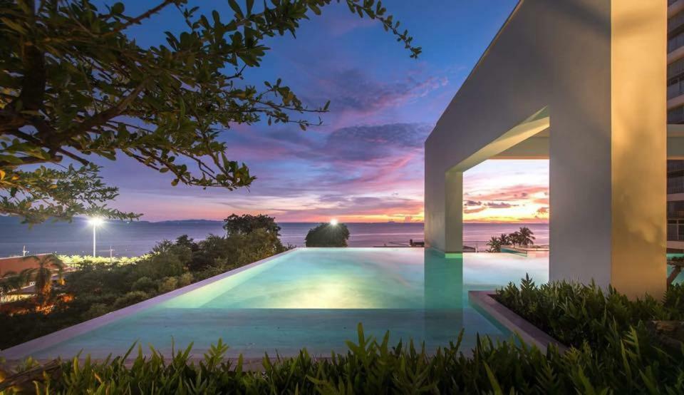 Aeras - The Ultimate Beachfront Experience Jomtien Beach Exterior foto